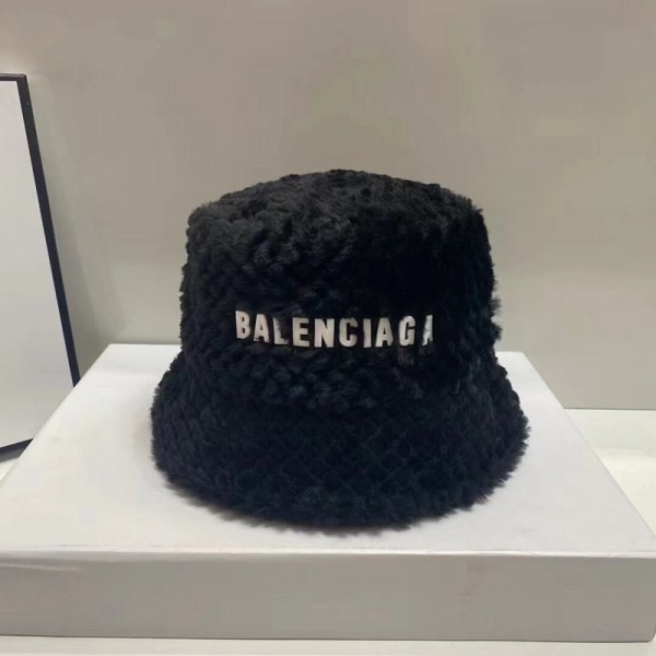 ブランド Balenciaga レディース帽子 バケットハット モコモコハット バレンシアガ 女子 フリースハット ふわふわ 暖かい 起毛 コーディネート良い 防寒帽子 冬向け 立体ラバーロゴ付き