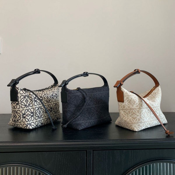 ロエベ ブランド ショルダーバッグ LOEWE 腋下のバッグ 軽量 弁当バッグ 携帯便利 手提げバッグ 2WAY トートバッグ 耐久性 ランチバッグ 高品質 ファッション 経典モノグラム