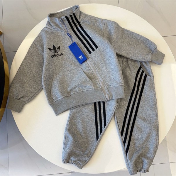 Adidas アディダスブランド子供服 ジャージ キッズ 男の子 セットアップ 春 秋 服 長袖 ボーイズ トレーナー スポーツパンツ 子供 上下セット ジャージ 男の子 スウェット スウェットパンツ セットアップ キッズ カジュアル 韓国 お洒落 男の子服 90 - 150cm