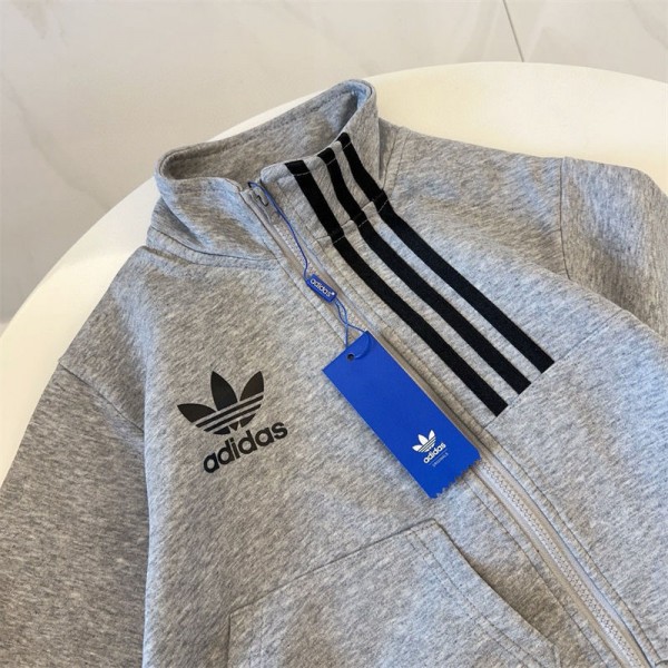 Adidas アディダスブランド子供服 ジャージ キッズ 男の子 セットアップ 春 秋 服 長袖 ボーイズ トレーナー スポーツパンツ 子供 上下セット ジャージ 男の子 スウェット スウェットパンツ セットアップ キッズ カジュアル 韓国 お洒落 男の子服 90 - 150cm