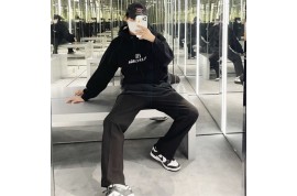 バレンシアガ流行りパーカー ミュウミュウ秋冬スリッパ パロディ