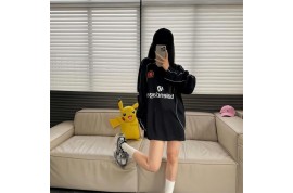 バレンシアガサッカーTシャツ ルイヴィトン毛布 シャネルヘアカチューシャ 韓国
