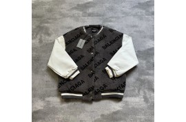 バレンシアガ中綿ジャケット モンクレール防寒アクセサリー ルイヴィトン毛布