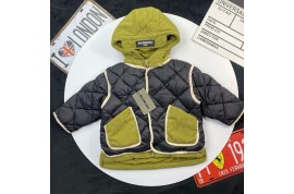 バレンシアガキッズ中綿コート フェンディ秋冬スリッパ ルイヴィトン毛布 パロディ