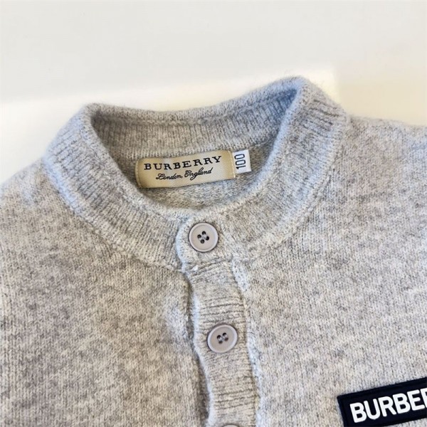 Burberry バーバリーハイブランド子供服 ニットセーター 男の子 女の子 ボトン付き 長袖 丸首 綿 キッズ 春秋冬 90- 150cm 無地 シンプル 通学 ボーイズ ガールズ 下着 インナー 防寒 