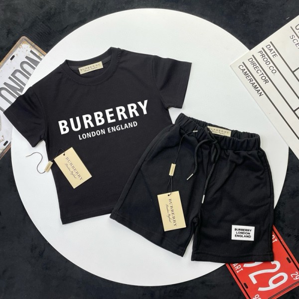 Burberry バーバリーブランド子供セットアップ 夏服 男の子 女の子 半袖 Tシャツ 半ズボン キッズ 薄手 通気性 速乾 ベビー服 柔らかい 快適 ジャージ 上下セット ジュニア ゆったり カジュアル トップス ショートパンツ 90¬160cm 韓国風 お洒落 通園 通学 普段着