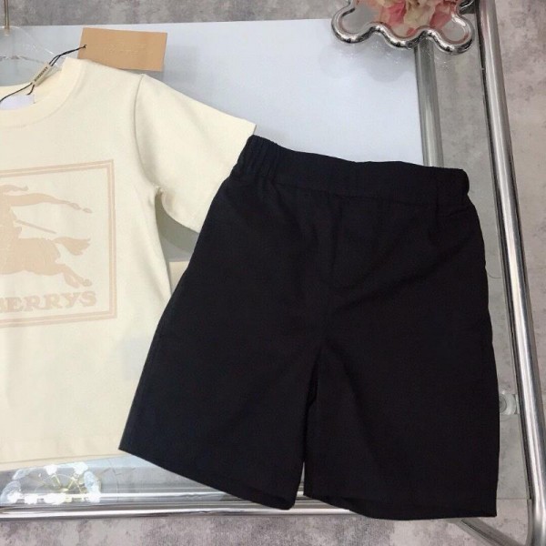 Burberry バーバリーブランド子供服 男の子 セットアップ 夏服 半袖 Tシャツ ハーフパンツ 半ズボン 上下セット 子供 ジャージ 上下セット 男の子 90-160cm  無地 カジュアル 韓国 お洒落 男の子 半袖スウェット セットアップ キッズ