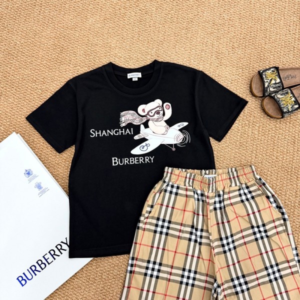 Burberry バーバリーハイブランド子供服 セットアップ カジュアルセット 2点上下セット 春 夏 半袖 ガールズ Tシャツ 90-160cm ショートパンツ ジュニア服 ハート 可愛い 通園通学
