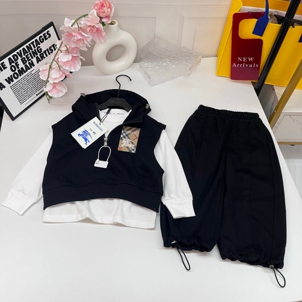  バーバリー Burberry  ハイブランド子供服 キッズ 3 点セット｜フードベスト + 長袖 T + ショートパンツ 男の子春秋服 Burberry 子供用 フードベスト重ね着セット 長袖 T シャツ ショートパンツ 通園