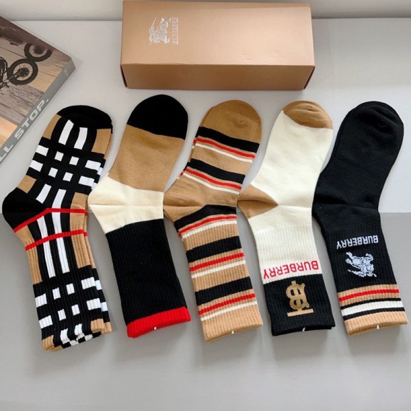 Burberry バーバリーレディース向け 靴下 かわいいブランド ストッキング 大人気コットン 靴下 メンズ 通気性ブランドミドルソックス 高品質
