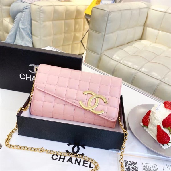 シャネル Chanel ショルダーバッグ 金属 チエーン付き モノグラム 人気