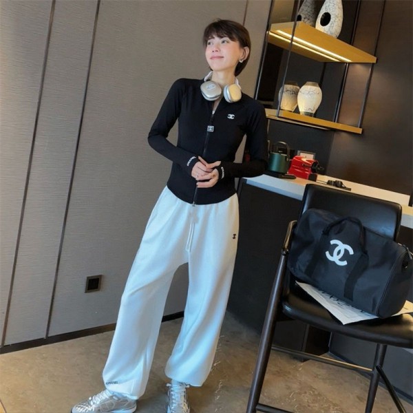 Chanel シャネル ブランドランニング コート レディース フルジップ裏起毛 長袖 スリムフィット レディースコート 秋冬 スポーツウェア ヨガウェア 親指穴付 トレーニング ジム アウトドア 防寒保温