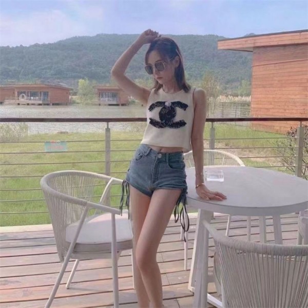 Chanel シャネルブランドタンクトップ レディース リブ インナー S - XL タンク キャミソール S - XL 重ね着 トップス ノースリーブ ルームウェア 部屋着 シンプル 刺繍付き 白 黒 ストレッチ 春 夏 秋おしゃれ ベーシックキャミソール 肌着 着痩せ
