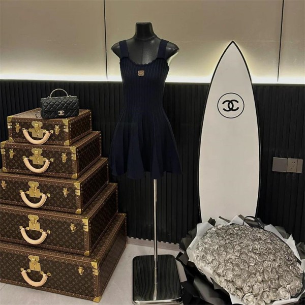 ミュウミュウ MiuMiuブランドニットワンピース レディース 夏 膝丈 タイトワンピース スリム 袖なし レディース 上品 ワンピース 気質 ドレス S - XL