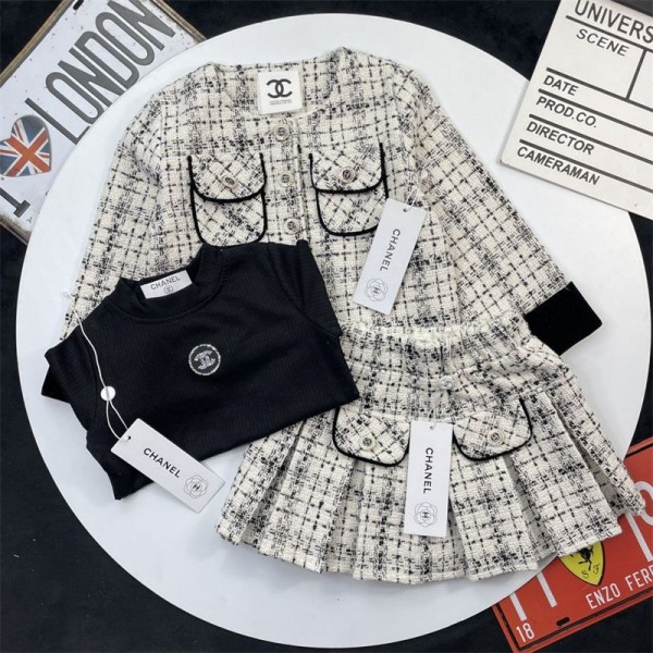 Chanel シャネルハイブランド子供服 女の子 フォーマル セット 可愛い コート 長袖ｔシャツ プリーツスカート 3点セット ツイルジャケット 人気 キッズ 洋服 発表会 結婚式 ガールズ 入学式 スーツ 春秋 100 - 150cm