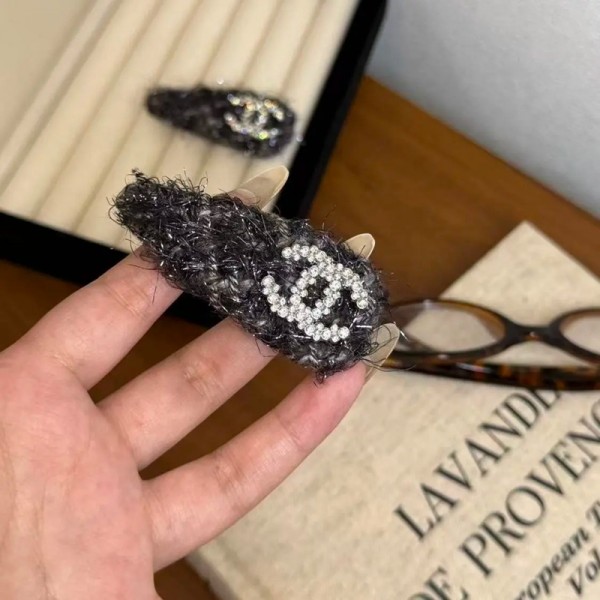 Chanel シャネルブランドパッチン留め ツイード風 カラフル 2個セット ヘアピン 三角形 ヘアクリップ ヘアアクセサリー 可愛い 上品 大人カジュアル 気質