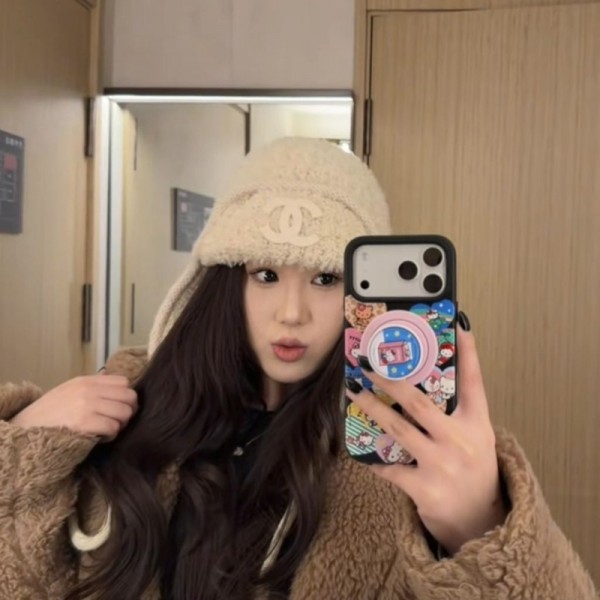 Chanel シャネルハイブランドニット帽 耳あて付き ニットキャップ レディース 冬 帽子 ポンポン 小顔効果 裏起毛 厚手 防寒防風 暖かい スキー帽子 プ 耳当て 自転車 通勤 通学 登山 