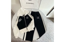 カジュアルなのに上品！シャネルキッズジャージセットアップ プラダサンダル