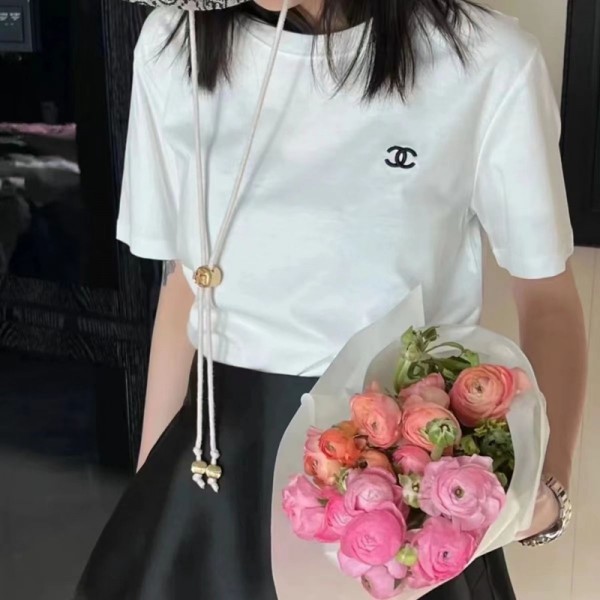 Chanel シャネルハイブランドtシャツ偽物レディースメンズ ハイブランド半袖tシャツ 男女兼用 ブランド 服 コピー 激安屋20代 30代40代tシャツ 激安パロディ S-4XL