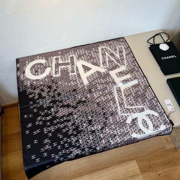 ブランドシャネルChanel シルクスカーフ レディース シャネルCHANELチェーン総柄 大判シルク調スカーフ レディース 3 色展開大人可愛い
