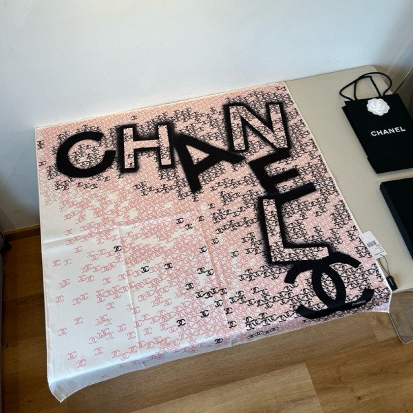 ブランドシャネルChanel シルクスカーフ レディース シャネルCHANELチェーン総柄 大判シルク調スカーフ レディース 3 色展開大人可愛い