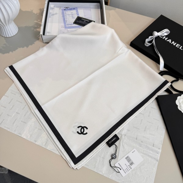シャネルChanel モノクロ スクエアスカーフ 大判 リボン飾り 2 カラーシンプル 白黒縁取り シルク調スカーフ レディース 正方形