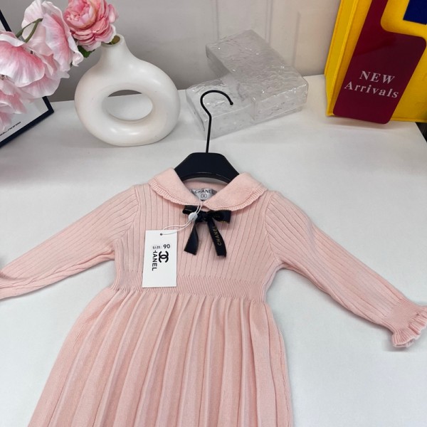 シャネルCHANEL長袖ニットワンピ 裾プリーツ フリル袖口 子供お出かけ服シャネル子供服CHANELピンク女児用ニットワンピース 襟元リボン 柔らか素材