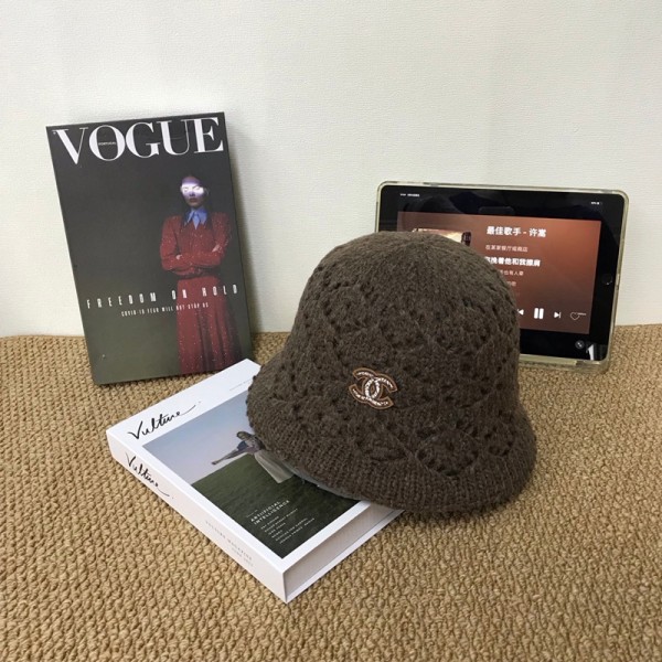 シャネルCHANELレディース向秋冬ニットハット 透かし編みデザイン メタル飾り付き 4 カラーシャネルニットバケツ帽 軽量ニット素材 大人可愛い