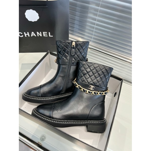 Chanel シャネルハイブランド 靴 ショートブーツ 菱格柄レザー チェーン飾り レースアップ ブランドブーツ レディース おしゃれ 靴 黒