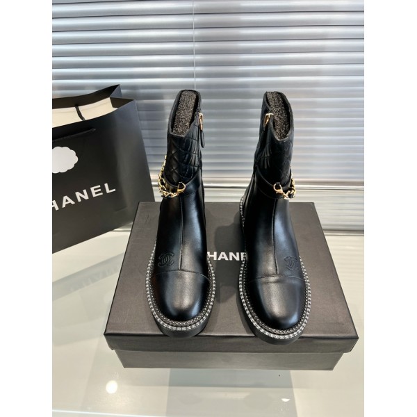 Chanel シャネルハイブランド 靴 ショートブーツ 菱格柄レザー チェーン飾り レースアップ ブランドブーツ レディース おしゃれ 靴 黒
