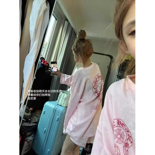クロムハーツ Chrome Hearts レディース長袖 T シャツ ショートパンツ 2 点セット ピンク ロゴプリントクロムハーツ Chrome Hearts  オーバーサイズ長袖トップス 半ズボンセットアップ ルームウェア