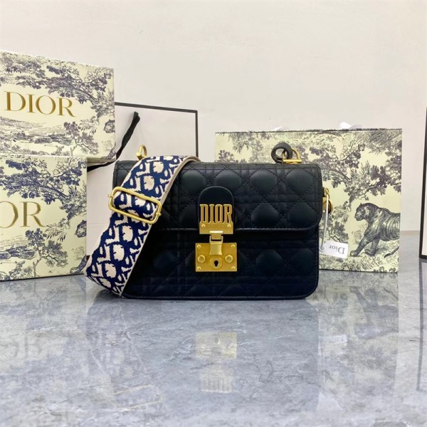 ディオール ブランド バック Dior 素敵なショルダーバッグ 定番モノグラム 人気 光沢ある金具 ファション 高品質 純正レザー エレガント 雰囲気 レディース