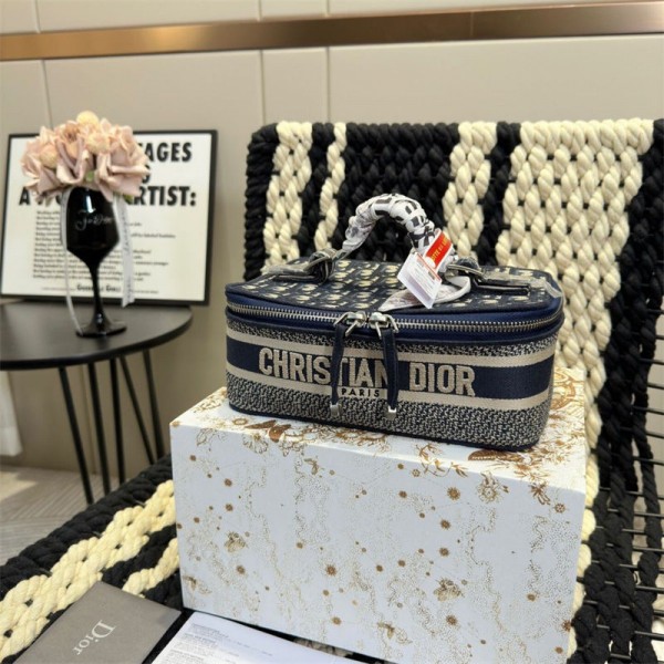 Dior 化粧ポーチ メイクポーチ ブランドディオール 大容量 持ち運び 大きめ コスメポーチ 化粧ぽーち かわいい 可愛い 軽量 防水 バニティポーチ コスメぽーち こすめぽーち メイクぽーち