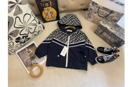 ディオールキッズ防風ジャケット シャネル流行りビーニー ヴェルサーチ毛布