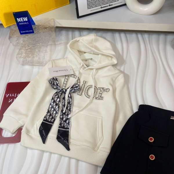 Dior ディオールハイブランド子供セットアップ 女の子 ガールズ 上下セット 長袖パーカー 裏起毛スカート 可愛い かわいい服 韓国風 110¬160CM 子供 キッズ 学生服 小学生 中学生 2点 秋服 春秋冬 トレーナー スウェット カジュアル 普段着 通学