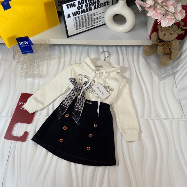 Dior ディオールハイブランド子供セットアップ 女の子 ガールズ 上下セット 長袖パーカー 裏起毛スカート 可愛い かわいい服 韓国風 110¬160CM 子供 キッズ 学生服 小学生 中学生 2点 秋服 春秋冬 トレーナー スウェット カジュアル 普段着 通学