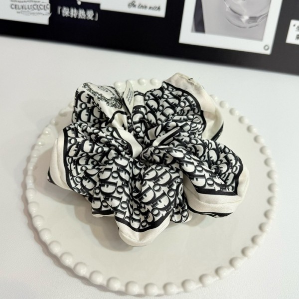 Dior ディオールハイブランドシュシュ ヘアゴム シュシュおしゃれ 大人 ボリューム 大きめ サテンシュシュ モノグラム柄 シンプル 髪飾り レディース エレガント ヘアアクセサリー 