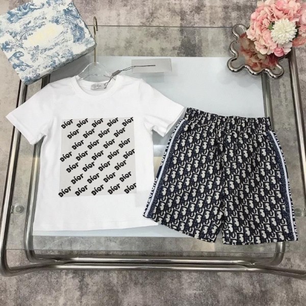 Dior ディオールブランド子供服 男の子 セットアップ 夏服 半袖 Tシャツ ハーフパンツ 上下セット 子供 ジャージ 上下セット 90-160cm 男の子 カジュアル 韓国 お洒落 男の子 半袖スウェット セットアップ キッズ 出産祝い 子供の日プレゼント