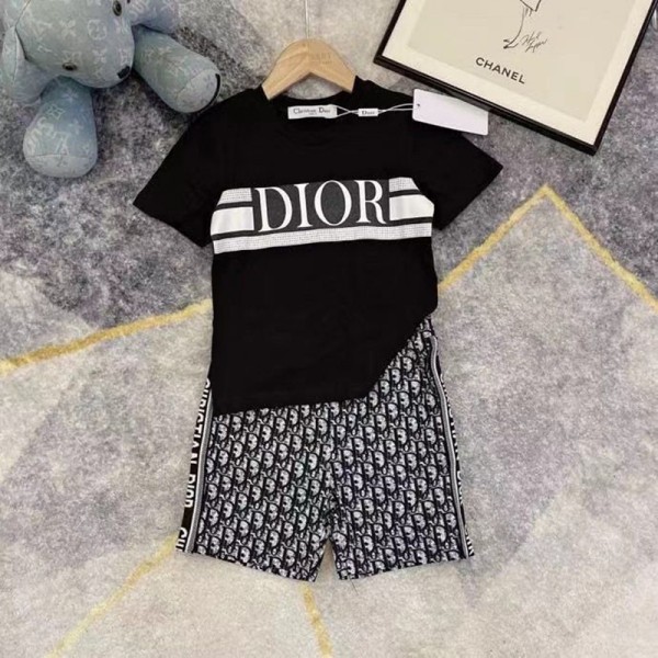 Dior ディオールハイブランド子供服 男の子 セットアップ 夏 半袖 Tシャツ ハーフパンツ 半ズボン 上下セット 子供 ジャージ 上下セット 90-160cm 男の子 服 カジュアル 韓国 おしゃれ 男の子 半袖スウェット 