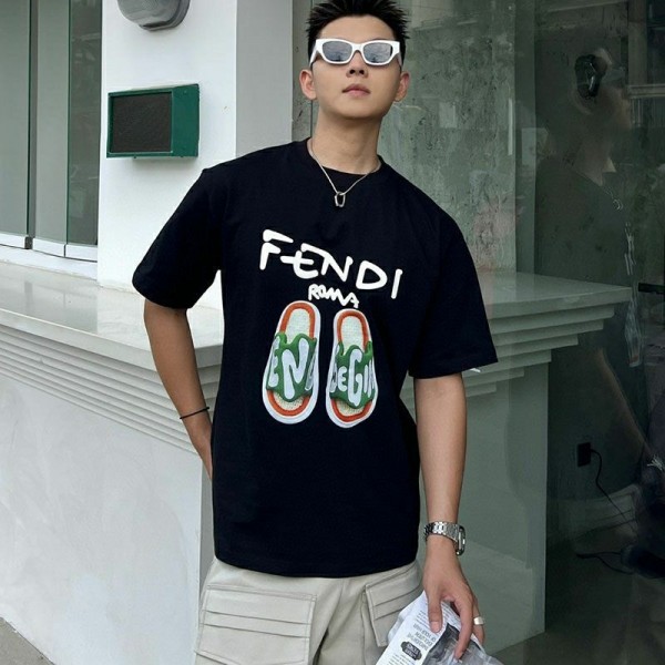 フェンディ tシャツ 半袖 潮流 個性スリッパ柄  ハイブランド FENDI 上着 メンズ 人気 男女向け 丸首 ソフトトップス 柔らかい 着心地よい XS~4XL