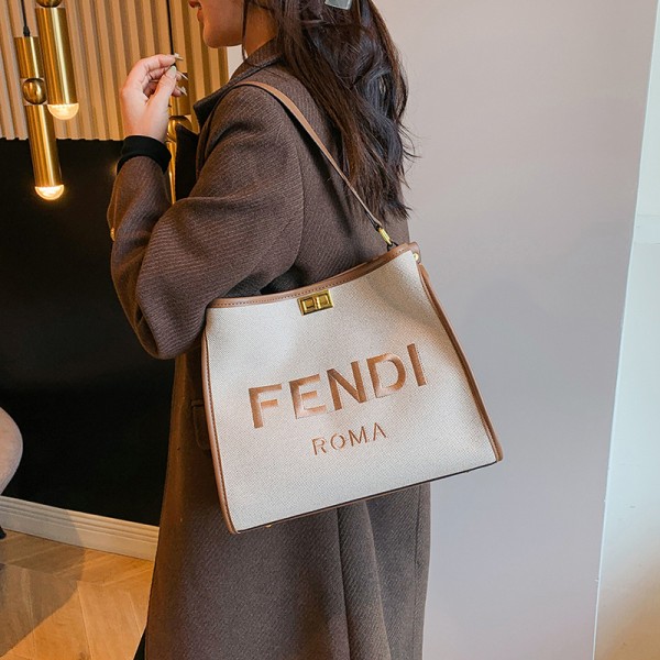 FENDI フェンディ バッグ トートバッグ 大容量 シンプル 通勤 ファション お洒落