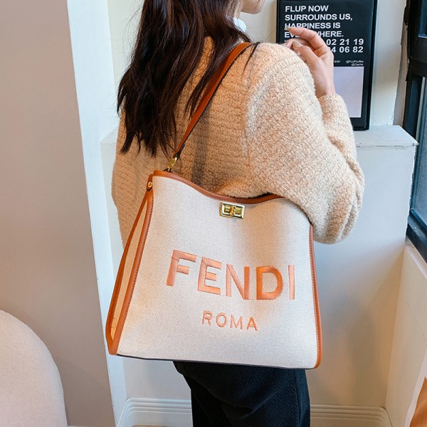 FENDI フェンディ バッグ トートバッグ 大容量 シンプル 通勤 ファション お洒落