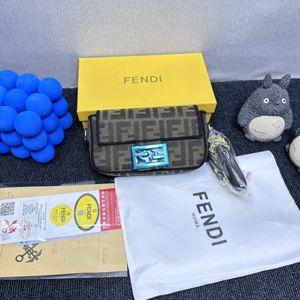 Fendi フェンディブランドショルダーバッグ女性ブランドハンドバッグ肩掛けバッグブランドミニバッグコーデ ファション 人気 男女兼用 お洒落 メンズ レディーズ