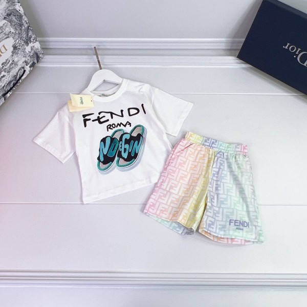 FENDI フェンディ ２点セット 子供服 キッズ 上下セット 半袖 Tシャツ 半ズボン カジュアル 潮流 男女兼用