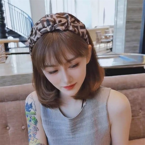 Fendi フェンディハイブランドヘアアクセサリー髪飾りカチューシャブランドかわいいブランド可愛い蝶結びヘアバンドハイブランドシュシュ存在感抜群