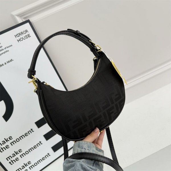 Fendi フェンディブランドハンドバッグ レディース 斜めがけ ショルダーバッグ 三日月型 大容量 肩掛けバッグ 手提げバッグ 大きめ 調整可能肩ベルトファスナー付き 男女兼用