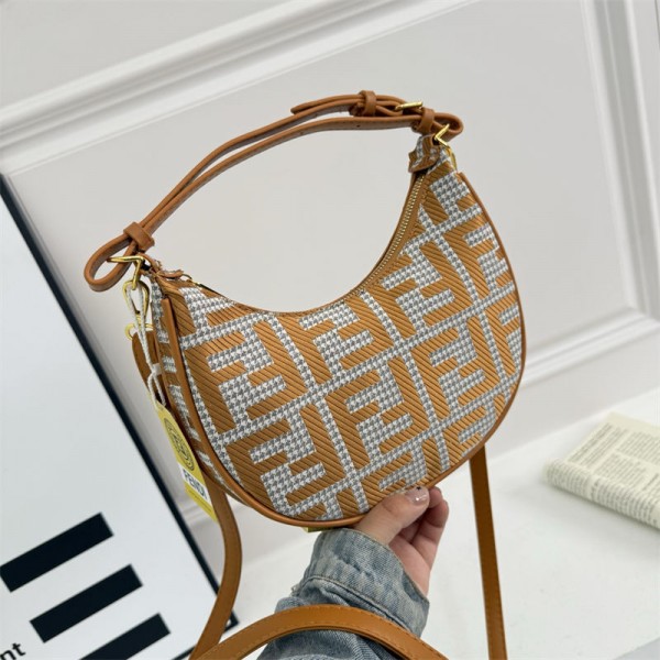 Fendi フェンディブランドハンドバッグ レディース 斜めがけ ショルダーバッグ 三日月型 大容量 肩掛けバッグ 手提げバッグ 大きめ 調整可能肩ベルトファスナー付き 男女兼用