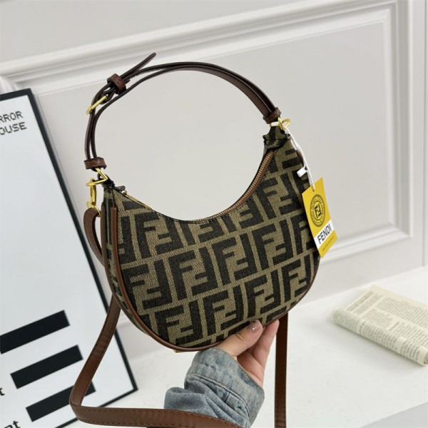 Fendi フェンディブランドハンドバッグ レディース 斜めがけ ショルダーバッグ 三日月型 大容量 肩掛けバッグ 手提げバッグ 大きめ 調整可能肩ベルトファスナー付き 男女兼用