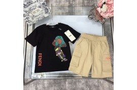 フェンディキッズの夏セットアップ シャネルショルダーバッグ グッチビーチタオル
