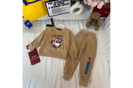 フェンディキッズスウェットセット シャネルヘアカチューシャ シュプリームタオル